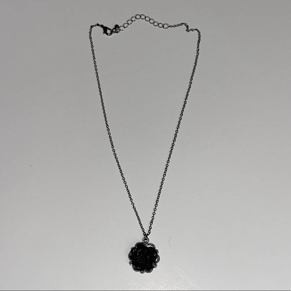 Forever 21 black rose necklace